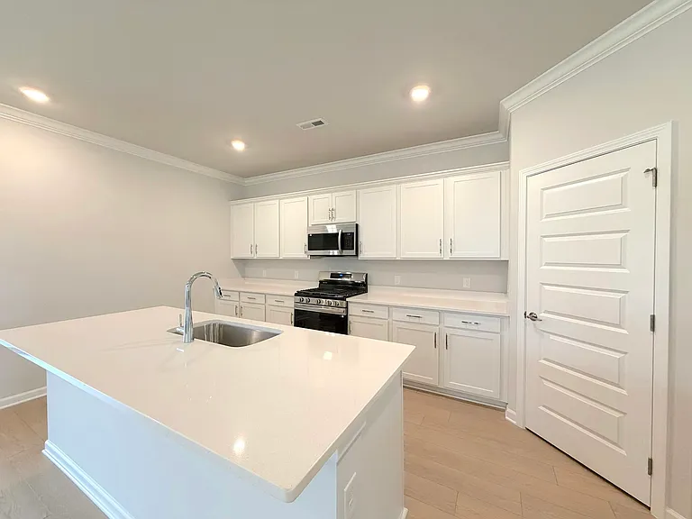 121 Clift Creek Dr — Photo 8