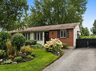 35 Ballantrae Way, Ottawa, ON K2L1N3