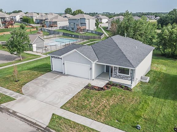 4th image of 11218 Kimball Ave