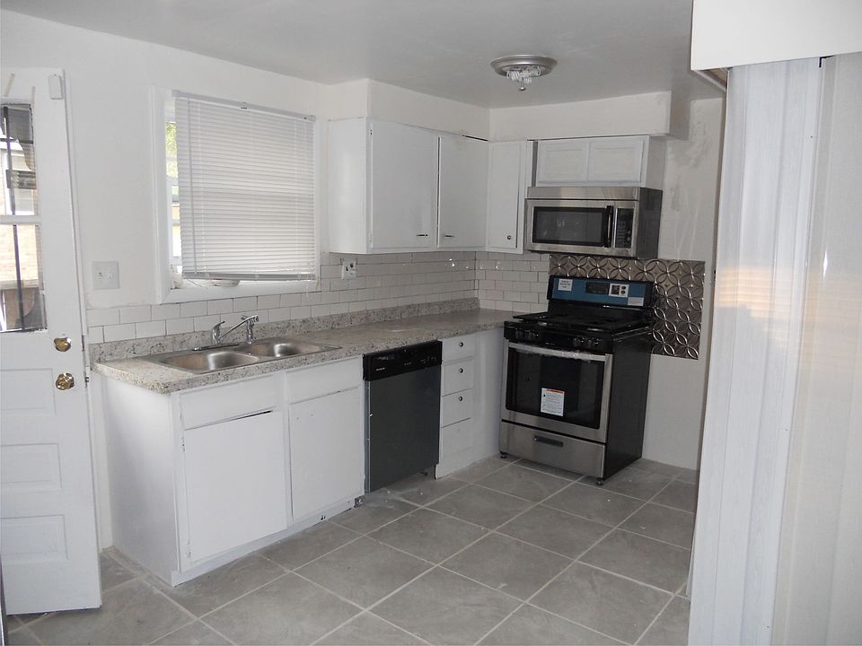 1st image of 7900 Vineyard Dr #2