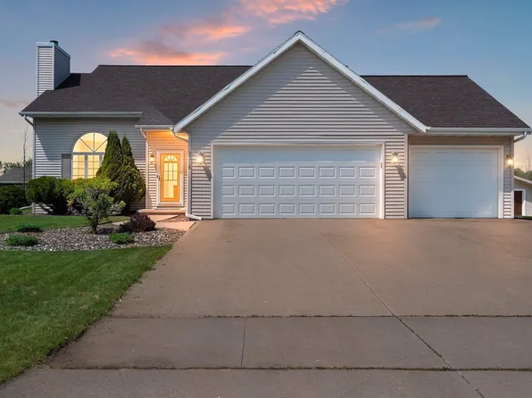 2316 Maddy Ct, Green Bay, WI 54303