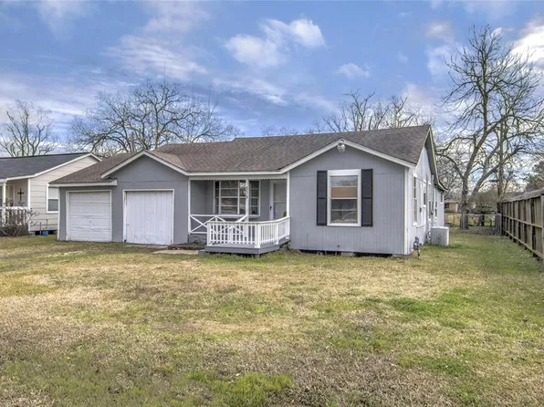 509 W Oak St, Highlands, TX 77562