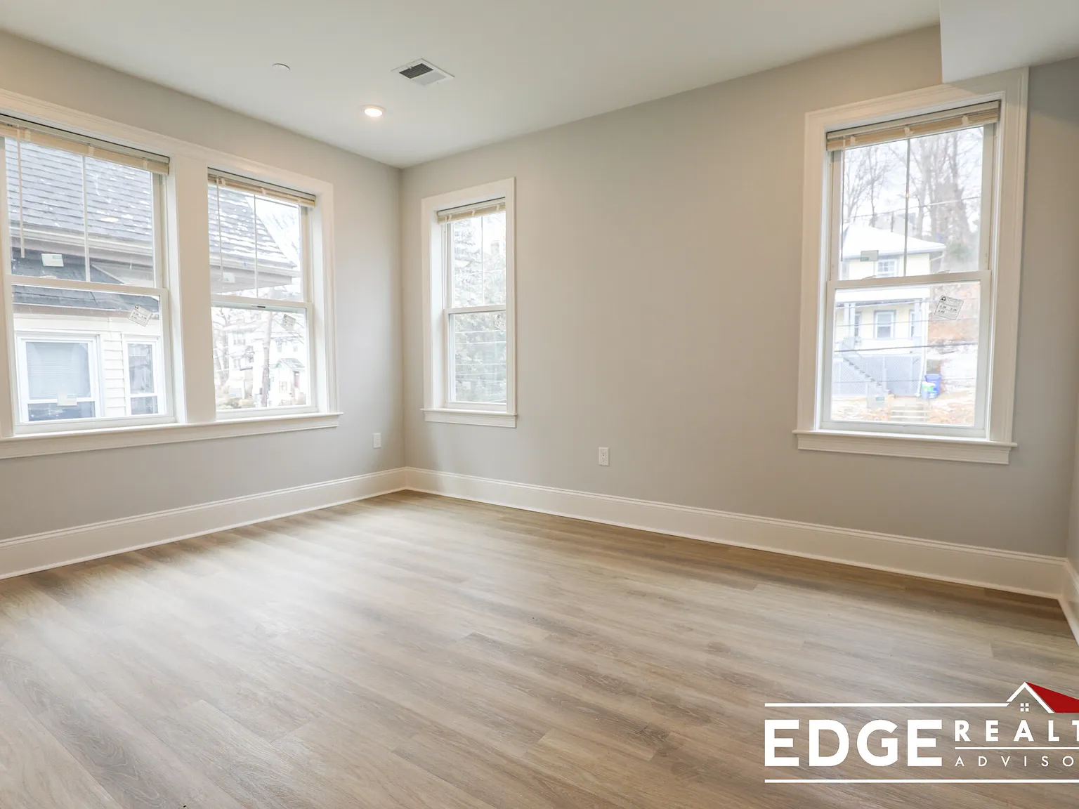 3 bed, 1200 sqft, $3,800 — Photo 4