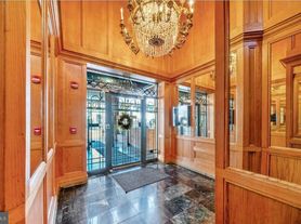 1080 Wisconsin Ave NW