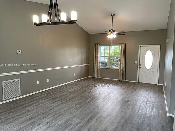 3rd image of 2525 SE Richmond St