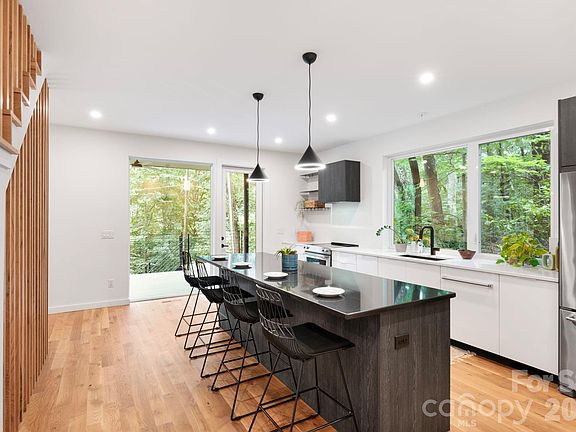 3rd image of 190 Rumbough Pl