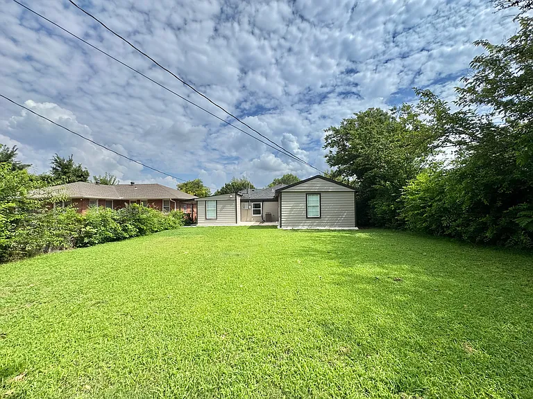 2144 Westchester Dr — Photo 42
