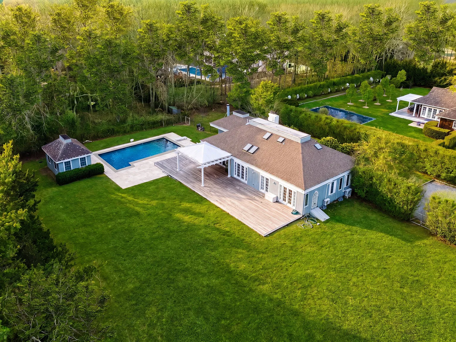 Sagaponack 4 Br/4 Bath, 1.2mi to beach & Pool House with A/C — Photo 4