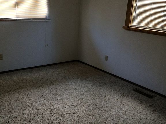 3rd image of 410 Mora Ln