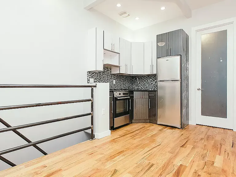 381 S 3rd St #1-C — Photo 2