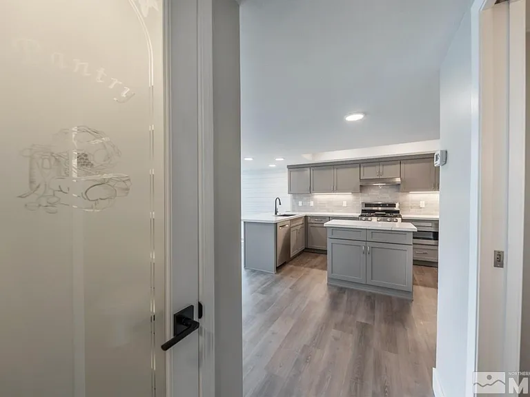 430 Angela Pl — Photo 3