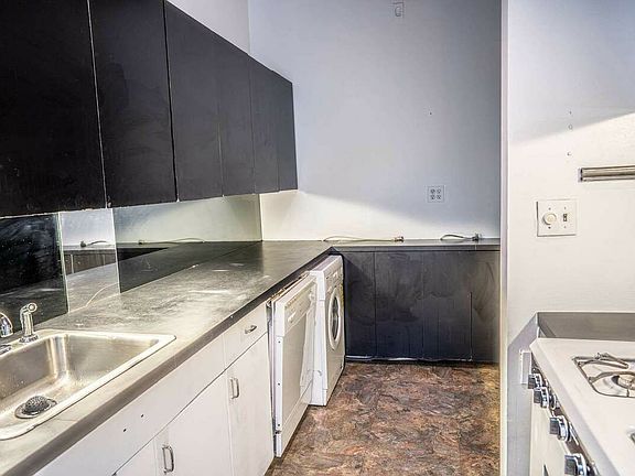 4th image of 11 E 12th St Fl 2