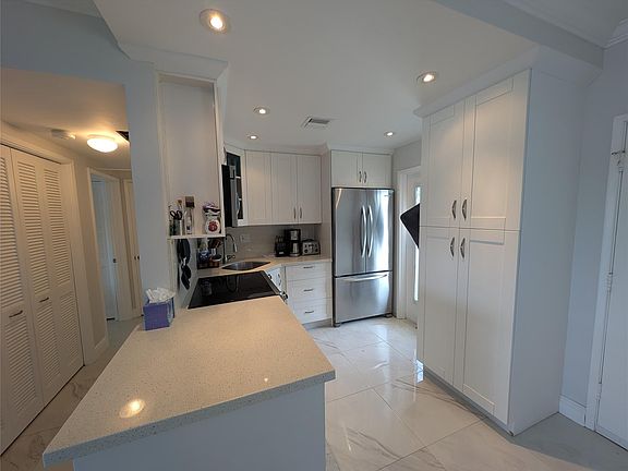 3rd image of 3209 S Ocean Drive #4E