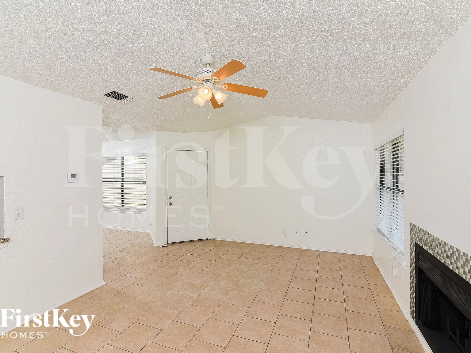 3 bed, 2.0 bath, 1187 sqft, $1,330 — Photo 4