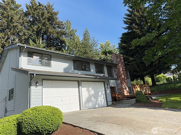 3rd image of 904 N Waugh Road