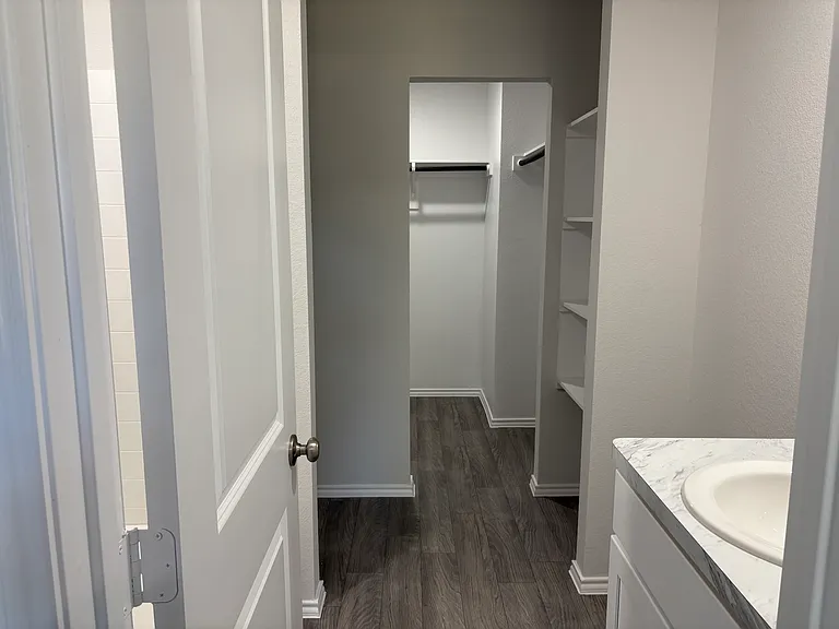 211 Blue Bird Ln — Photo 10