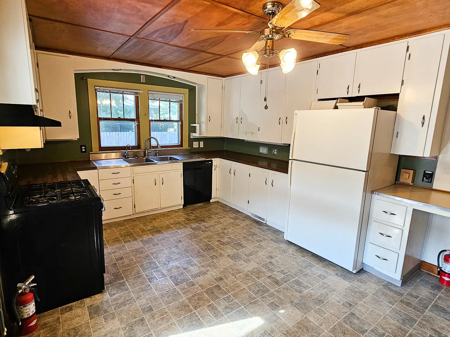3 bed, 1000 sqft, $1,350 — Photo 3
