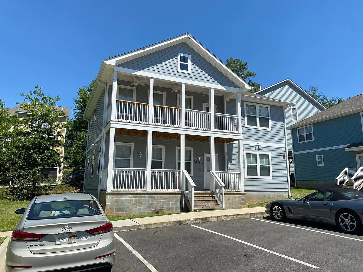 Building Photo - 1807 Bellevue Way