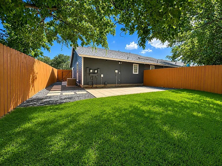 11908 Sunhillow Bnd #B — Photo 18
