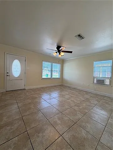 4 bed, 2.0 bath, 1273 sqft, $2,000 — Photo 3