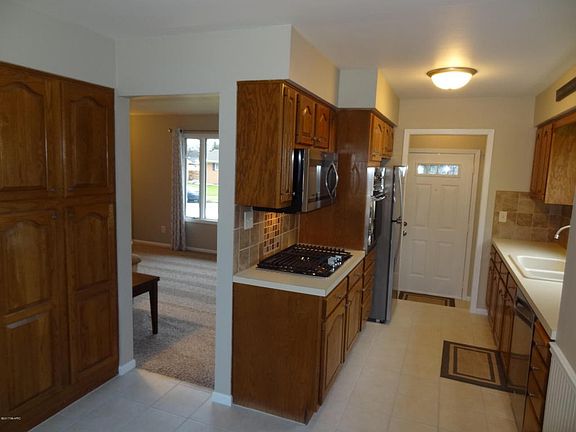 4th image of 1634 Benjamin Ave NE