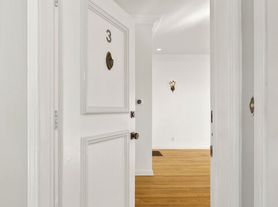 1326 N Londonderry Vw