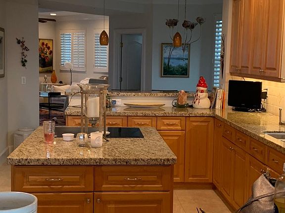 Kitchen looking toward dinette family room