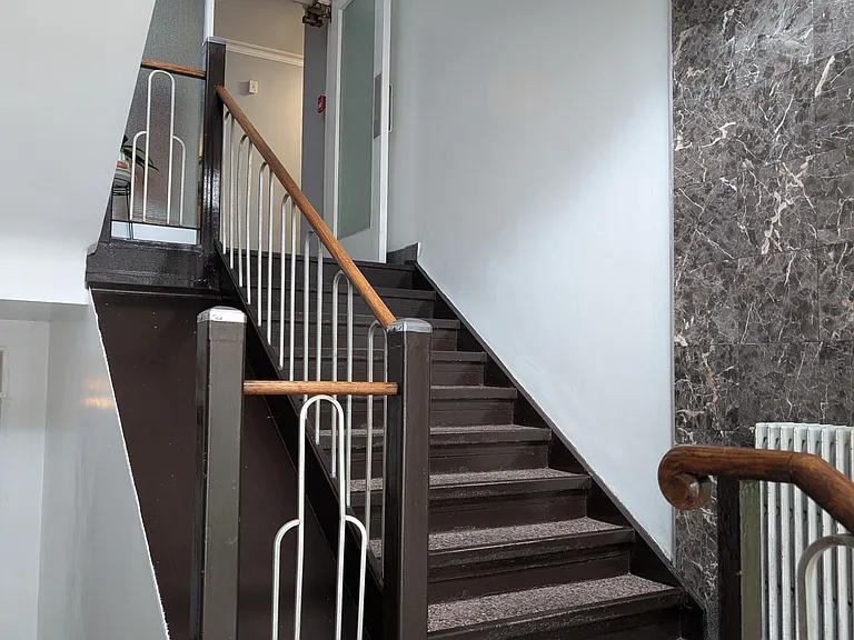 117 Cosburn Ave — Photo 1