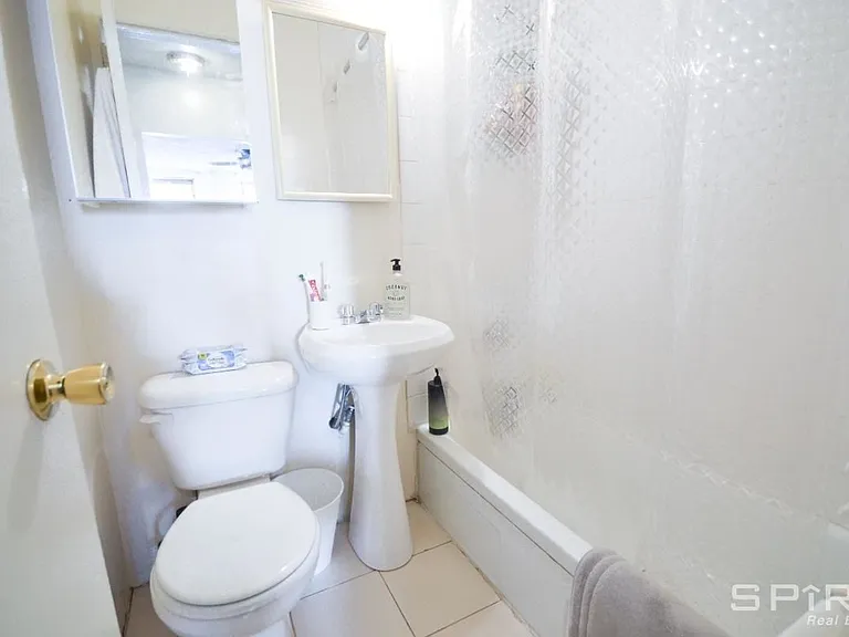 457 W 50th St #4RE — Photo 7