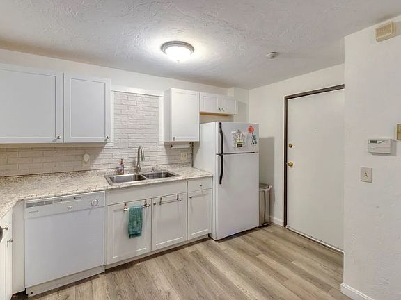 3rd image of 48 Gibbs St