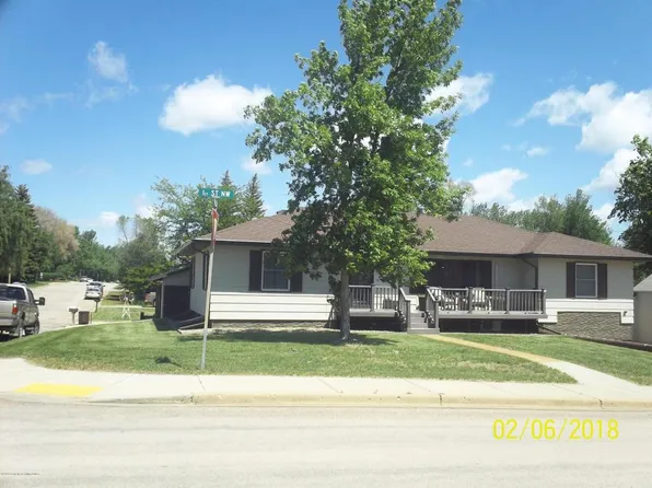 508 1st St NW, Bowman, ND 58623