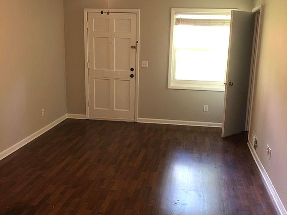 Front door entry (living room)