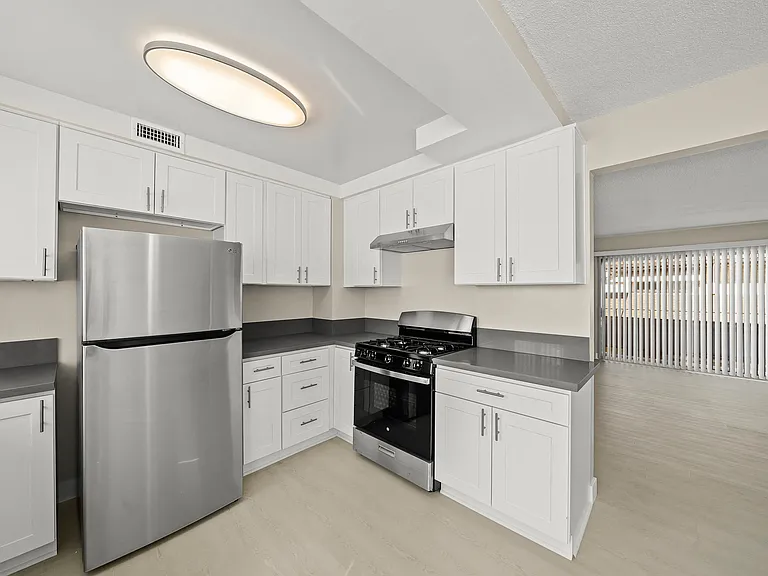12236 Manor Dr. — Photo 48