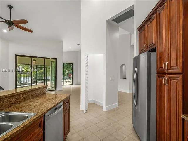 1087 Deerwood Ln — Photo 17