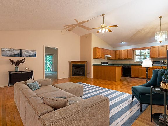 4th image of 241 Ivy Ridge Cir