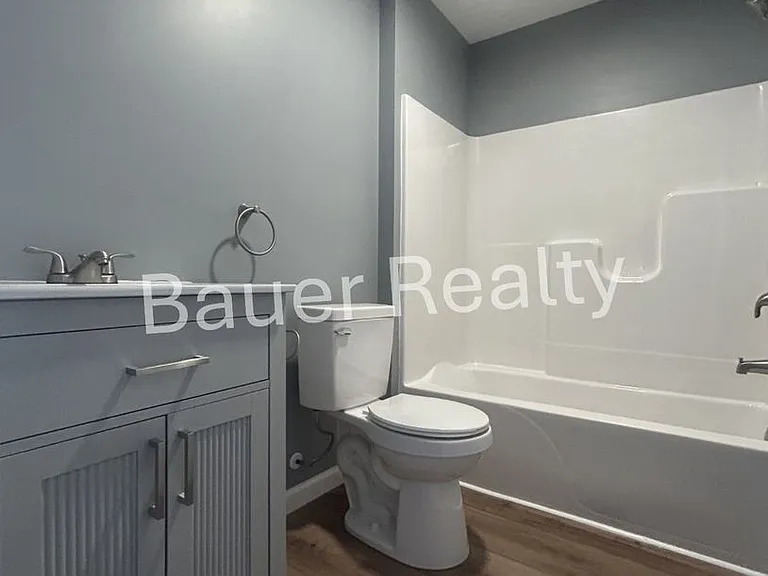 47 Grove Ave — Photo 38
