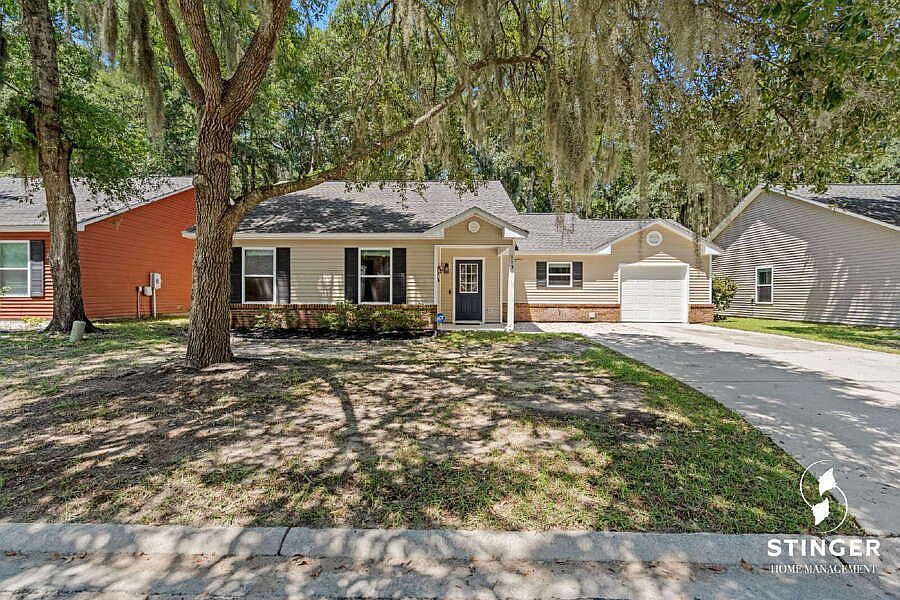1st image of 13 Brindlewood Dr