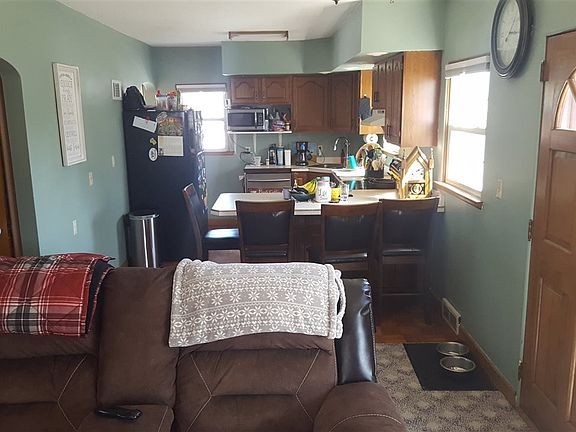 4th image of 214 Linden St