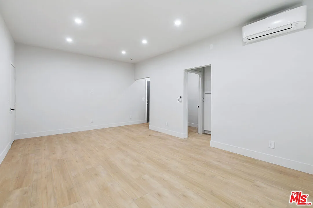 Studio, 1.0 bath, 500 sqft, $2,375 — Photo 3