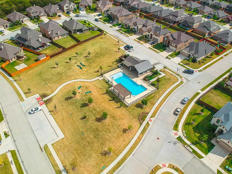 4713 Lake Cove Way — Photo 37