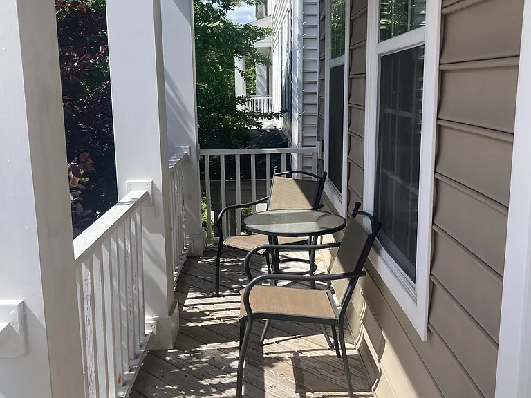 214 Paradise Dr — Photo 1