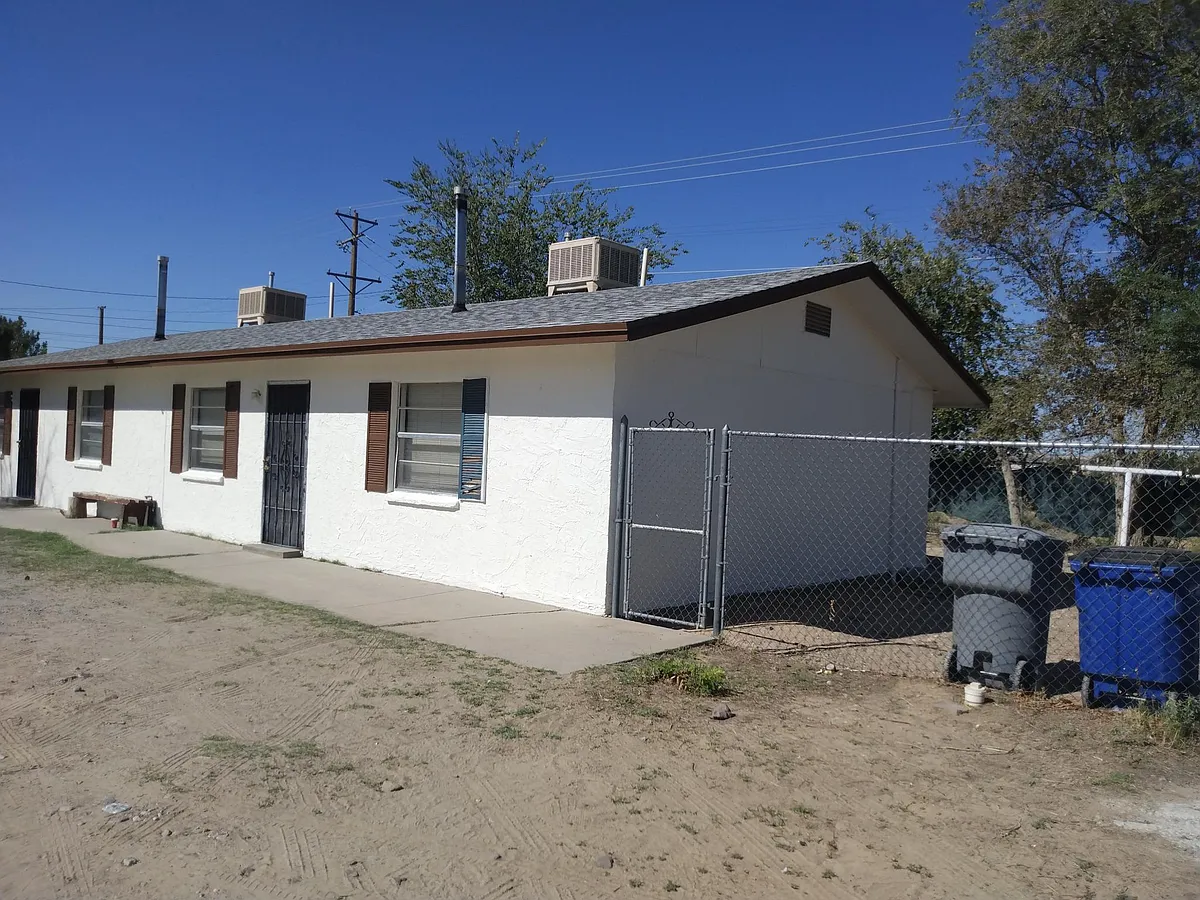 Apt. 1 yard - 6447 Songland Rd #1