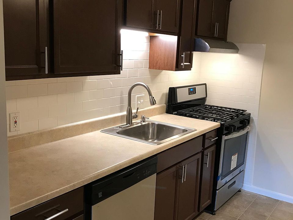 2nd image of 549 Pine St