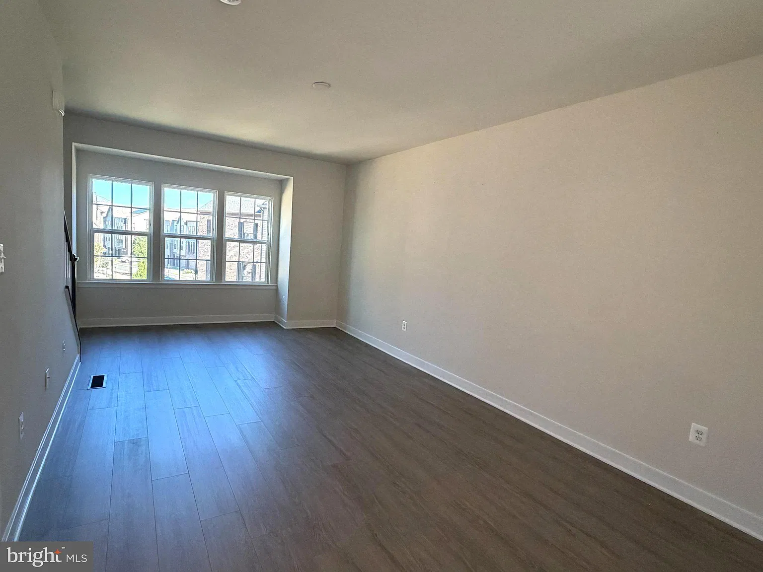 4 bed, 4.0 bath, 1966 sqft, $3,150 — Photo 3