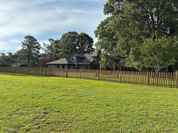 4th image of 8291 Fairway Dr