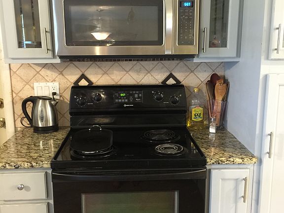 3rd image of 130 Meadow Trail Dr