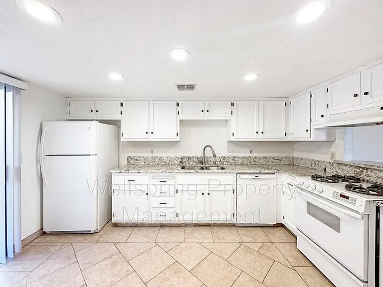 940 W Graaf B Approved App #D — Photo 3