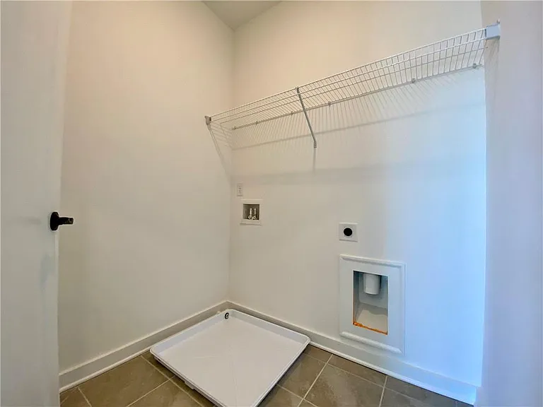 435 Ashbury Dr — Photo 16