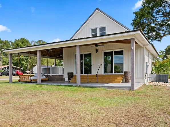 1543 Lesesne Dr, Manning, SC 29102