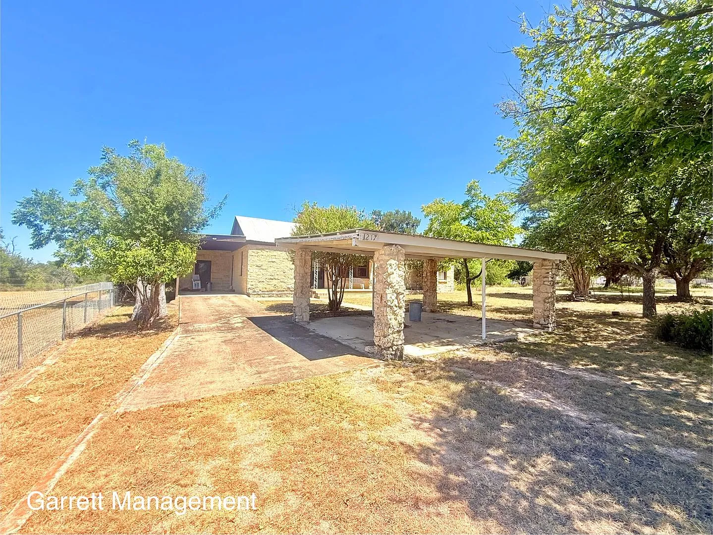 Spacious 3/2 Home — Photo 2